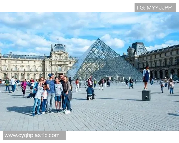 现代足球明星的魅力与影响力探讨及其在球迷心中的地位分析