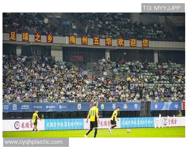 足球明星激情上场广告视频展现运动魅力与品牌力量的完美结合